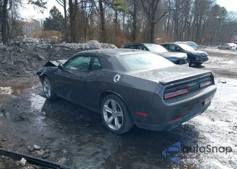 2016 Dodge Challenger Sxt z USA, uszkodzony, nr VIN 2C3CDZAGXGH330272
